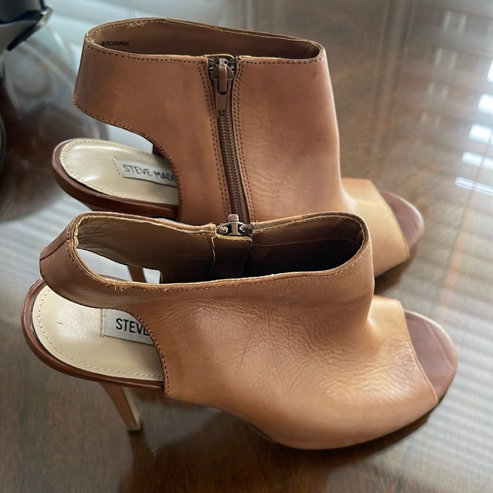 Steve Madden peep toe heel